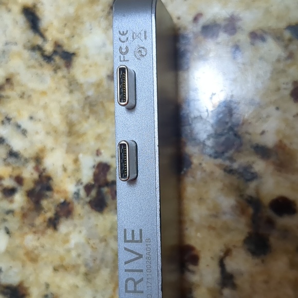 HyperDrive DUO 7in2 USBC-2 hub MacBook/pro - Picture 2 of 9